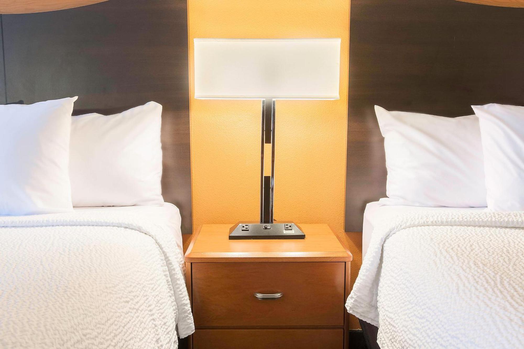 Fairfield & Hotel 3*
